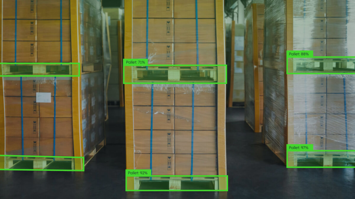 AMR Robot detecting pallets